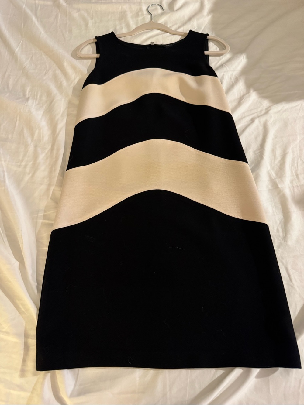 Ann Taylor Est. 1954 Black & Cream Wave Colorblock Shift Dress Sleeveless Size 6